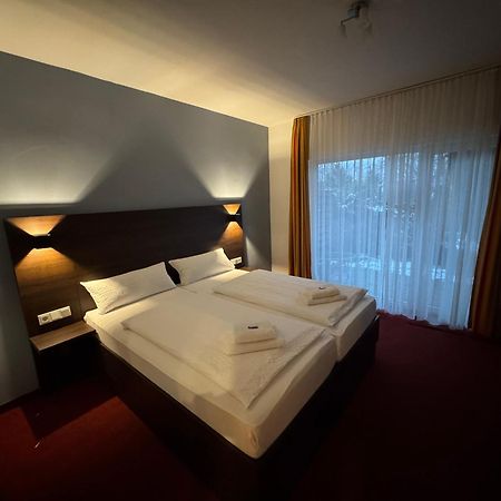 Altes Doktorhaus - Hotel Garni 维林根 外观 照片